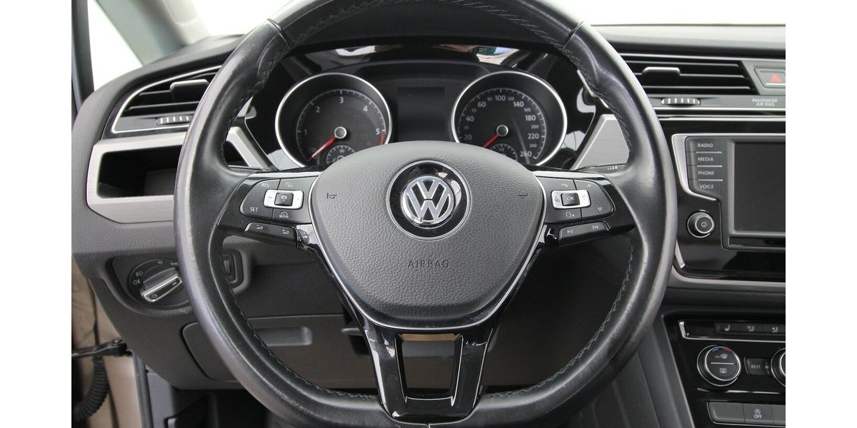 VW Touran 1.6 TDI BMT 7-DSG Comfortline NAVI+ACC 151.032 km 14.500 &euro; Hagenow 19230