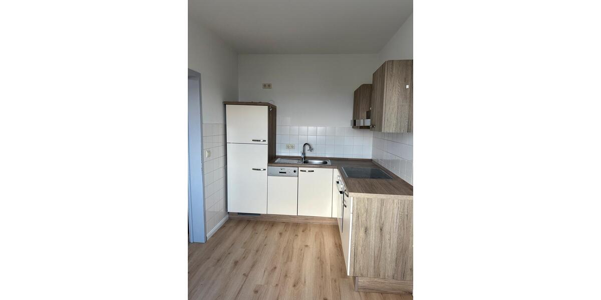 Bezugsbereit ab Februar: 4-Zimmer-Wohnung mit Einbauküche, Balkon 4 zimmer