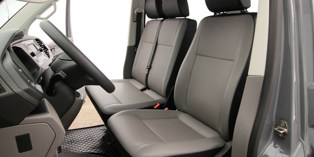 VW T6.1 Transporter Kombi lang 2.0 TDI 9-SITZER+AHK 161.457 km 27.900 &euro; Hagenow 19230