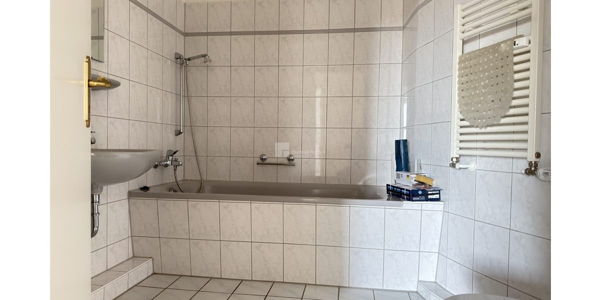 Repräsentatives Wohnen am Schlossgarten: Frisch renoviert & voller Wärme - Etagenwohnung Schwerin Feldstadt | Angebot:26828118