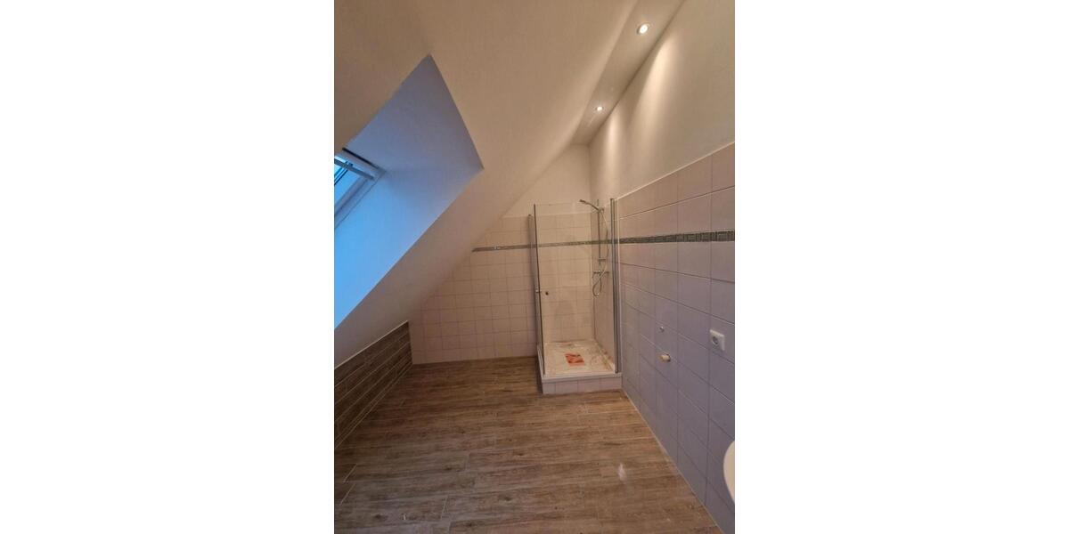 Bobitz Lichtdurchflutete & großzügige 70 m² DG-Wohnung mit Einbauküche, Stellplätzen & Haustieren willkommen – ruhig in DambeckBobitz 1 zimmer