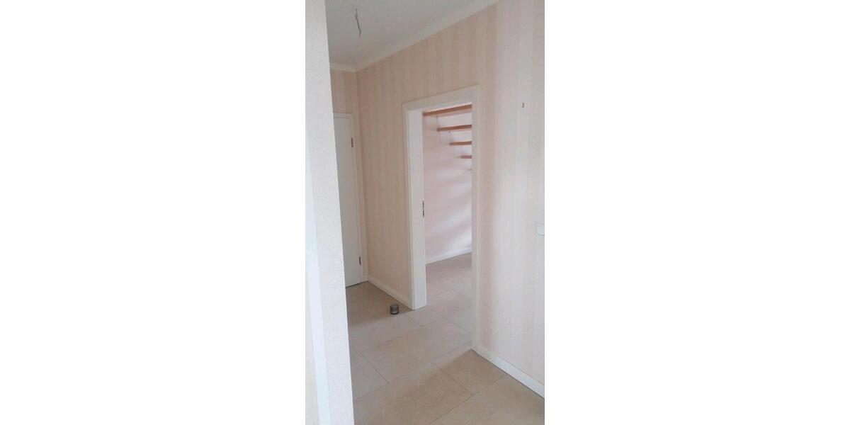 Etagenwohnung Schwerin Gartenstadt - 3 Zimmer, 100 m&sup2;, 1.100&euro; | Angebot:26532270