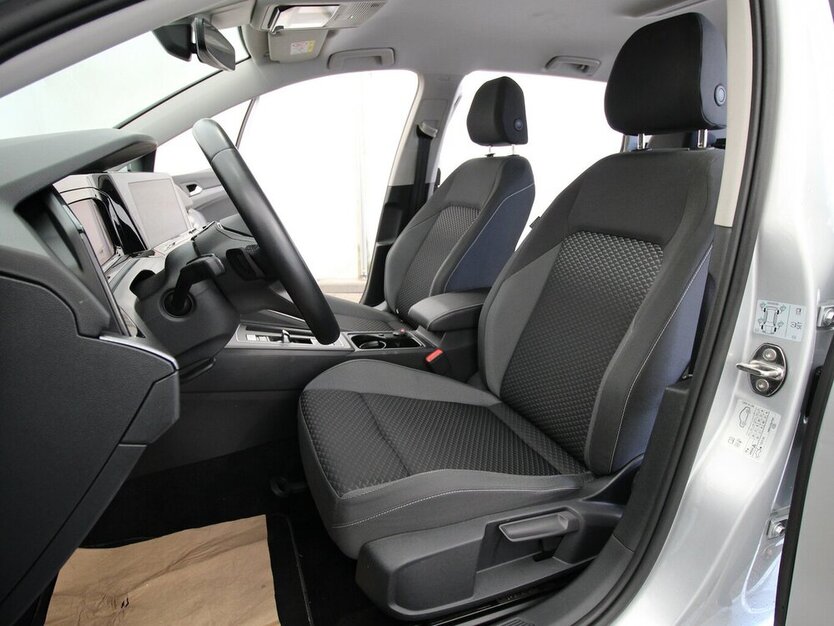 VW Golf VIII Variant 2.0 TDI 7-DSG Active LED+NAVI 70.287 km 20.900 € Hagenow 19230