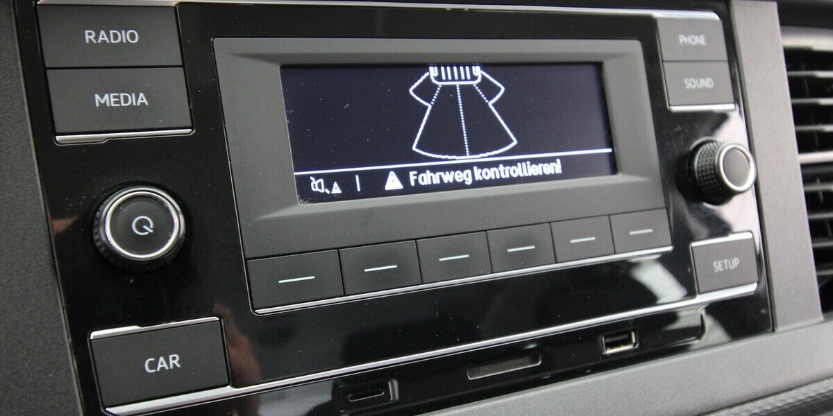 VW T6.1 Kombi lang 2.0 TDI 9-SITZER+2xKLIMA+PDC+AHK 161.457 km 27.900 &euro; Hagenow 19230