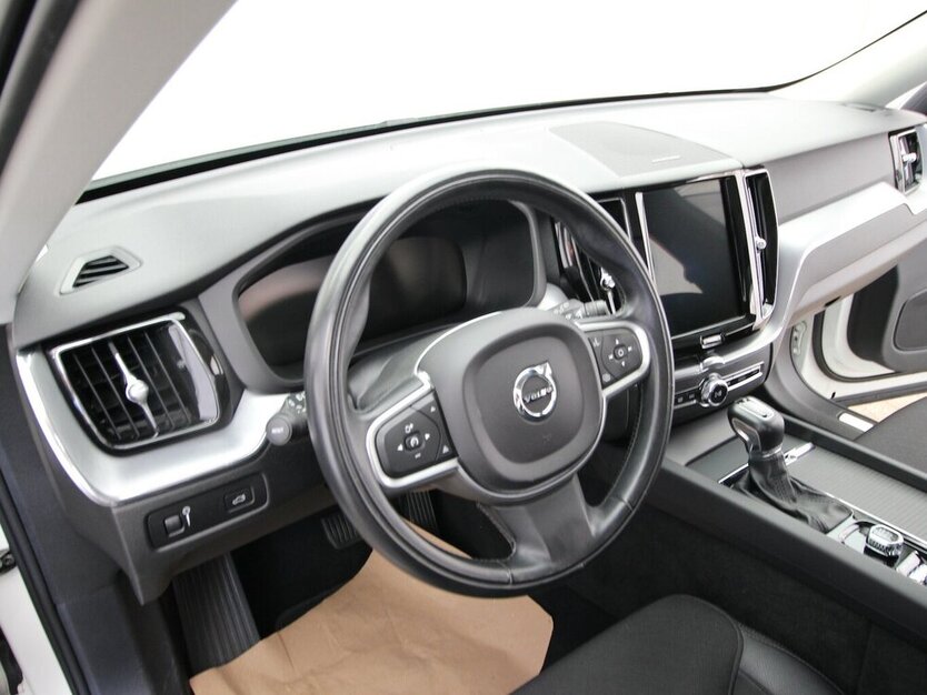 XC60 D4 2WD Momentum LED+AHK+NAVI+360°KAMERA