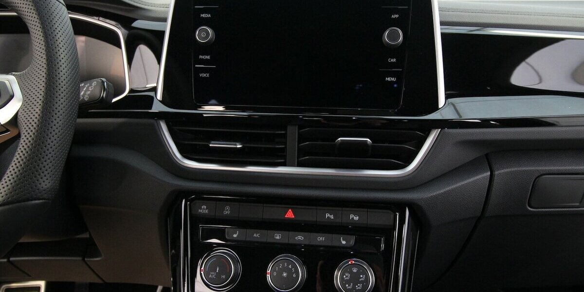 VW T-Roc TSI R-Line LED+ACC+SITZHEIZUNG 17.139 km 24.900 &euro; Hagenow 19230