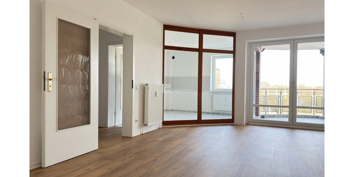 Repräsentatives Wohnen am Schlossgarten: Frisch renoviert & voller Wärme - Etagenwohnung Schwerin Feldstadt | Angebot:26828118