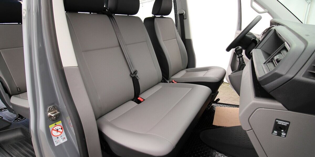 VW T6.1 Kombi lang 2.0 TDI 9-SITZER+2xKLIMA+PDC+AHK 161.457 km 27.900 &euro; Hagenow 19230