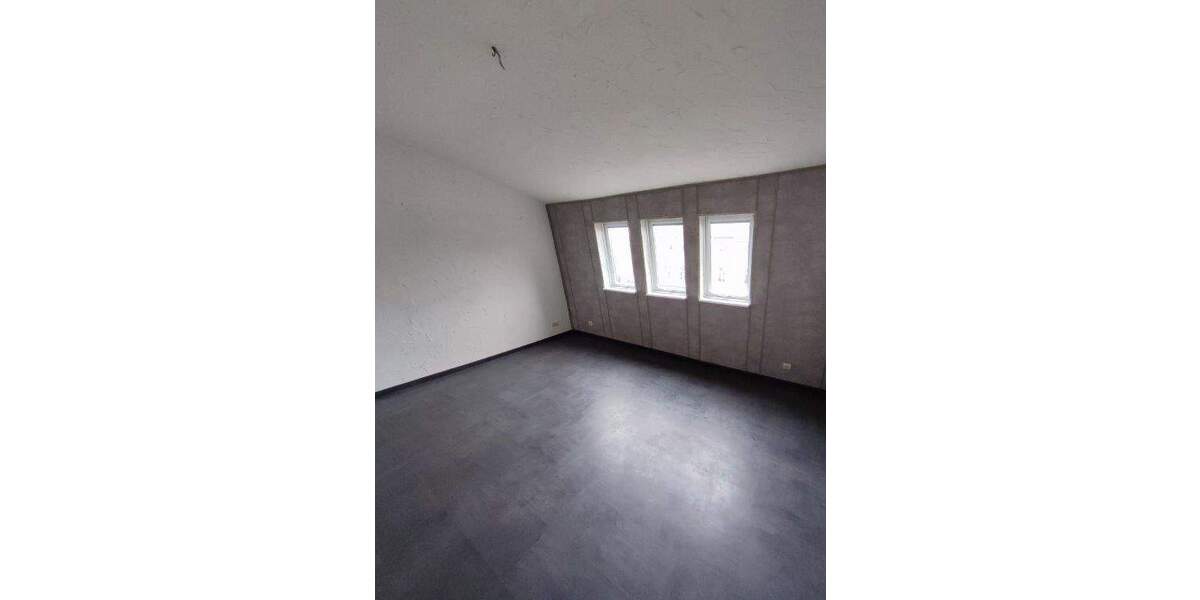 Etagenwohnung Schwerin Weststadt - 3 Zimmer, 103 m&sup2;, 900&euro; | Angebot:24609574