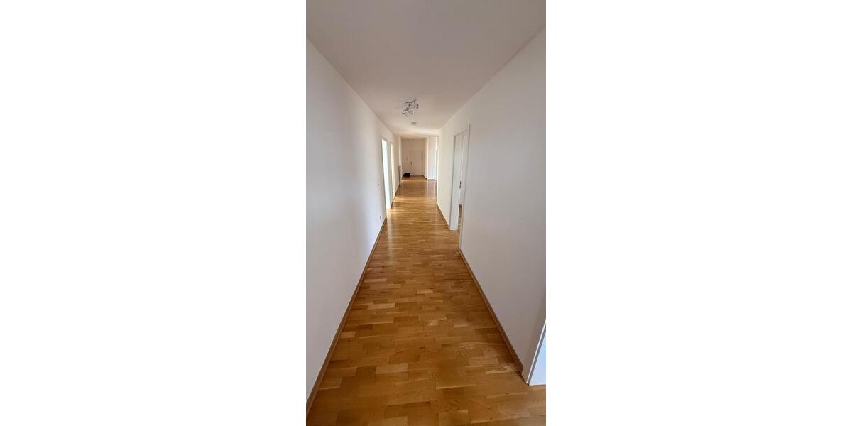 Dachgeschoßwohnung Schwerin Friedrichsthal - 4 Zimmer, 137 m&sup2;, 1.370&euro; | Angebot:25855164