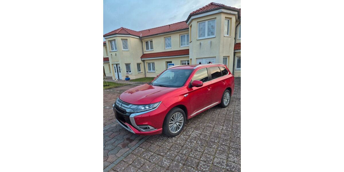 Mitsubishi Plug-in Hybrid Outlander 58.000 km 21.200 &euro; Wismar 23966