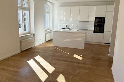 Wohnung Schwerin Altstadt - 3 Zimmer, 90 m&sup2;, 1.350&euro; | Angebot:25625548