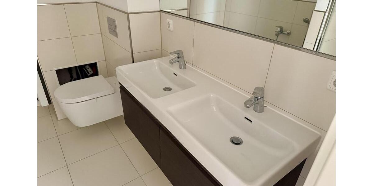Etagenwohnung Schwerin Altstadt - 3 Zimmer, 90 m&sup2;, 1.230&euro; | Angebot:26194820