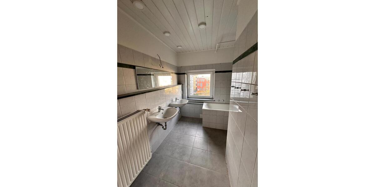 Dachgeschoßwohnung Schwerin - 4 Zimmer, 81 m&sup2;, 650&euro; | Angebot:25249453