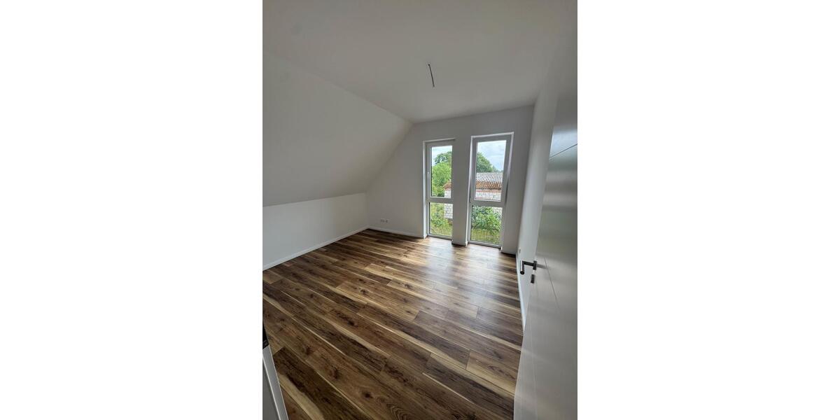 Doppelhaushälfte Sternberg - 4 Zimmer, 129 m&sup2;, 1.380&euro; | Angebot:26251491