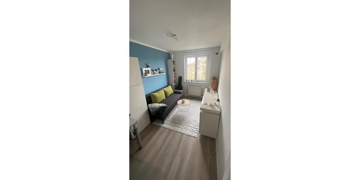 Dachgeschoßwohnung Schwerin - 3 Zimmer, 90 m&sup2;, 830&euro; | Angebot:25538356