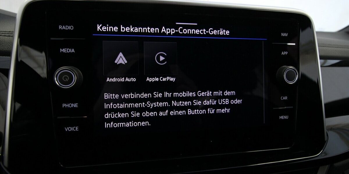 VW T-Roc TSI R-Line LED+ACC+SITZHEIZUNG 17.139 km 24.900 &euro; Hagenow 19230