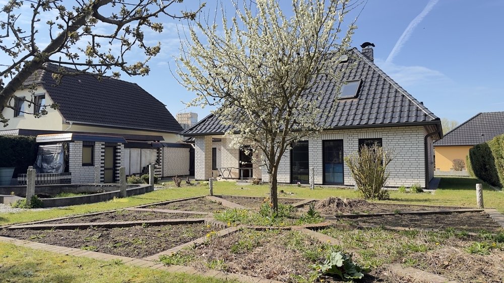 Gewachsenes Zuhause – Eigenes Haus, eigener Garten, eigener Teich mit Garage + Feuer im Wohnzimmer - Einfamilienhaus Schwerin Wüstmark | Angebot:25638280