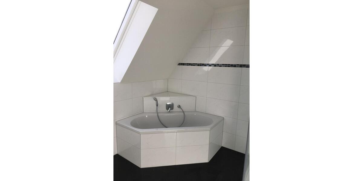 Etagenwohnung Schwerin Gartenstadt - 3 Zimmer, 78 m&sup2;, 825&euro; | Angebot:26057842