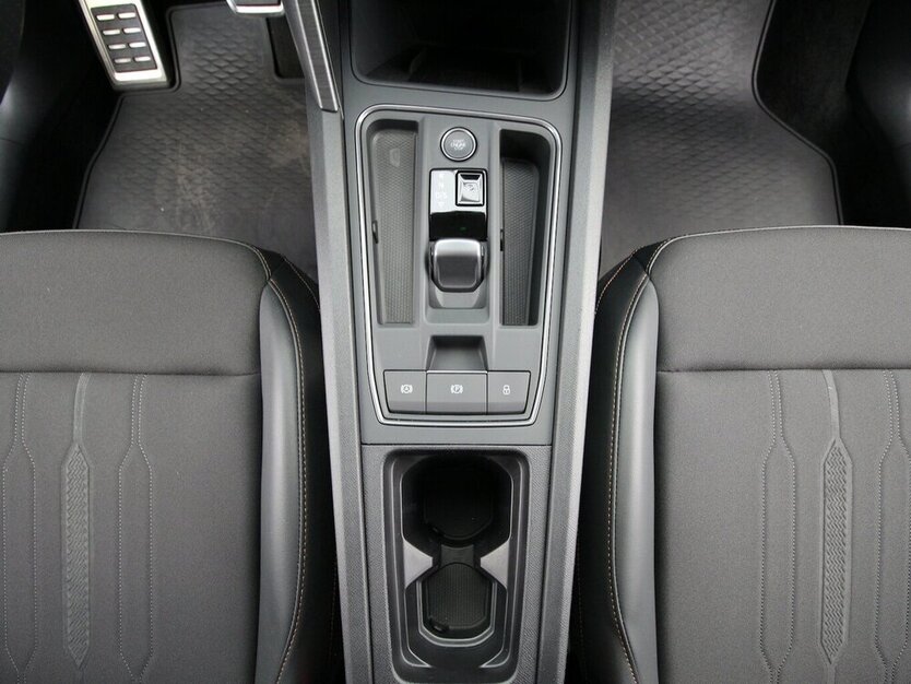 Leon Sportstourer e-HYBRID 6-DSG NAVI+LED+KAMERA