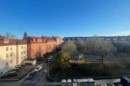 Wohnung Schwerin Neumühle - 4 Zimmer, 105 m&sup2;, 1.075&euro; | Angebot:26148501