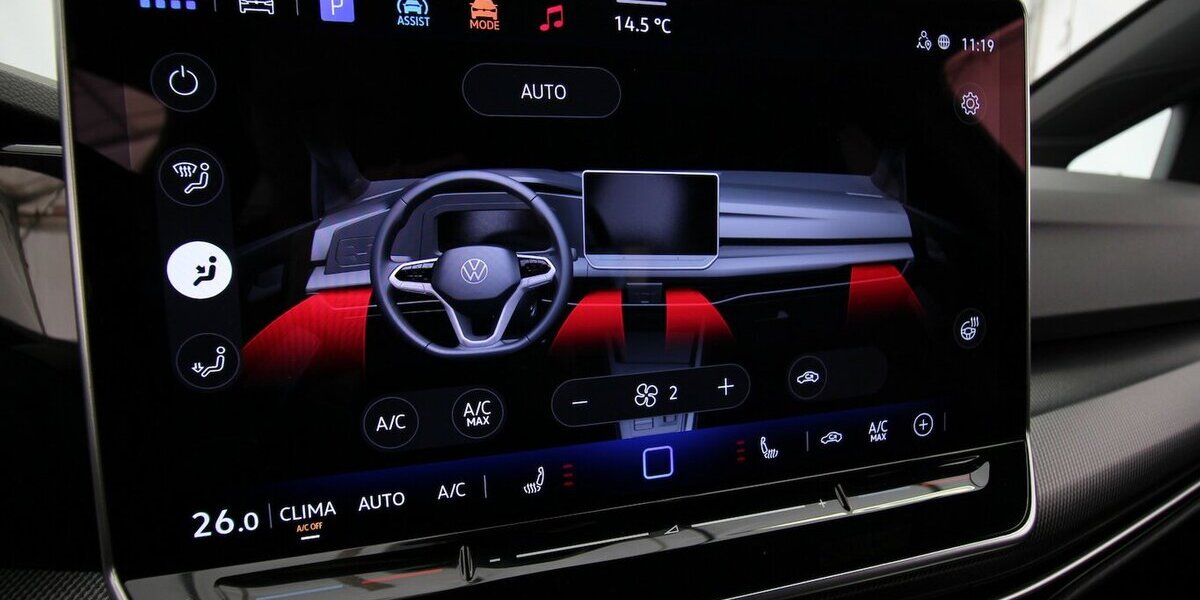 VW Golf VIII Variant 1.5 TSI R-Line LED+KAMERA+ACC 29.927 km 26.500 &euro; Hagenow 19230