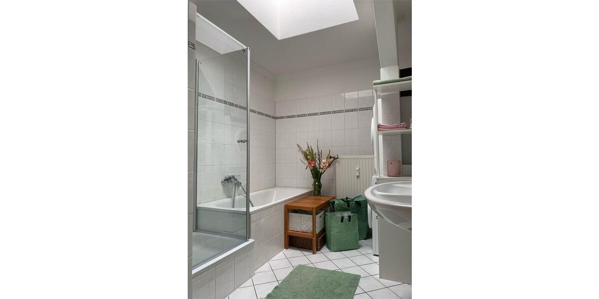 Dachgeschoßwohnung Schwerin - 4 Zimmer, 136 m&sup2;, 500&euro; | Angebot:26364986