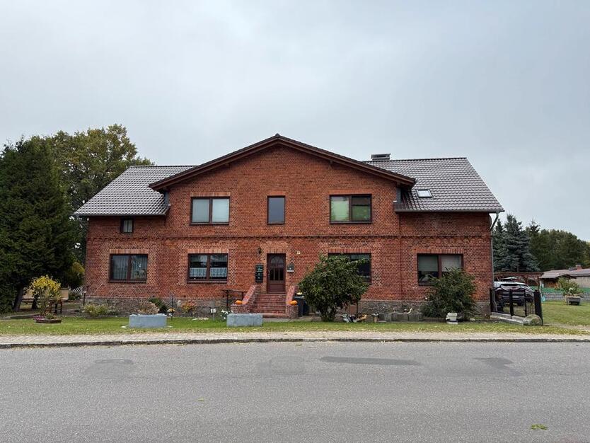 Großes Bauernhaus in Lüblow: 4 Wohnungen, PV-Anlage, neues Dach zimmer
