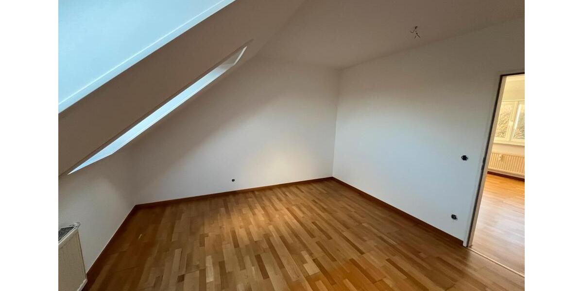 Dachgeschoßwohnung Schwerin Gartenstadt - 3 Zimmer, 84 m&sup2;, 1.050&euro; | Angebot:25964716