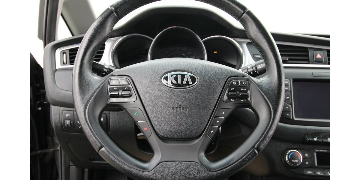 Kia cee´d T-GDI UEFA Euro NAVI+KAMERA+SITZHEIZUNG 84.807 km 10.700 &euro; Hagenow 19230