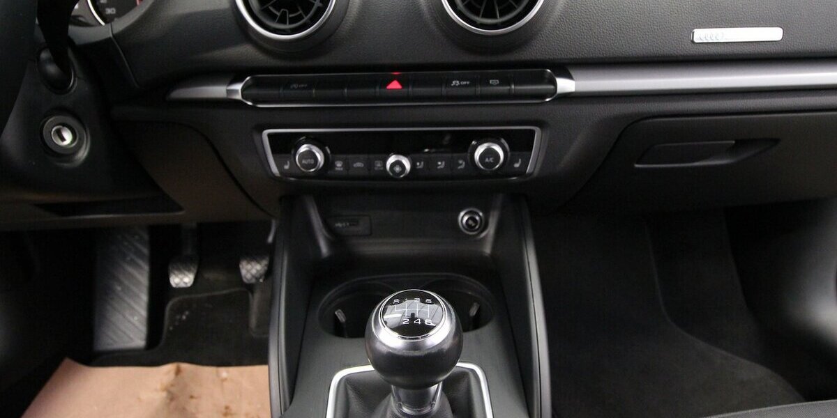 Audi A3 30 TFSI NAVI+TEMPOMAT+WINTER-PAKET+Bi-XENON 92.850 km 14.900 &euro; Hagenow 19230