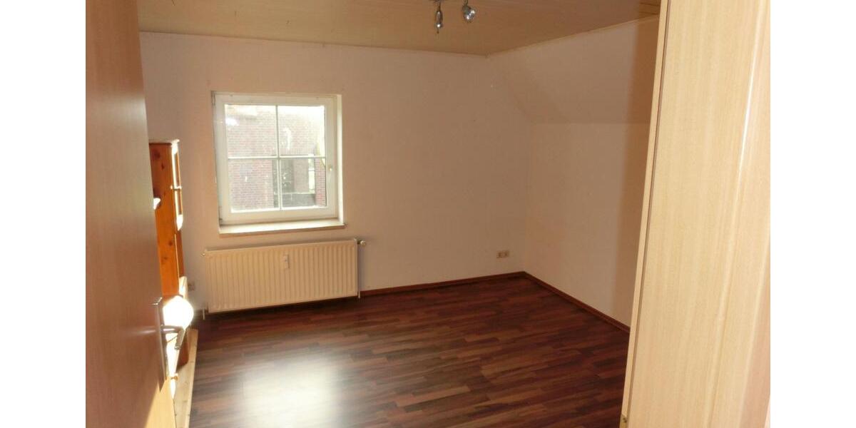 Erdgeschoßwohnung Dorf Mecklenburg - 4 Zimmer, 112 m&sup2;, 900&euro; | Angebot:26652850