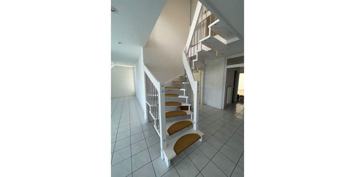 Etagenwohnung Schwerin Ostorf - 5 Zimmer, 155 m&sup2;, 1.650&euro; | Angebot:25837556