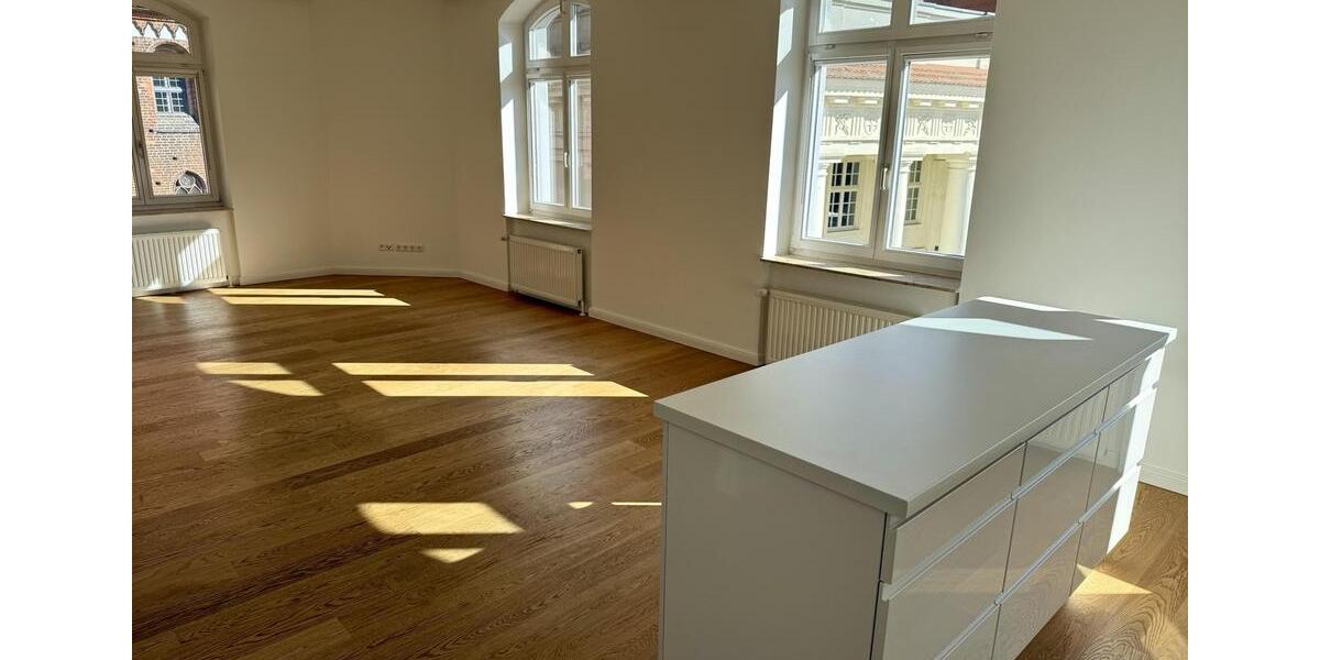 Etagenwohnung Schwerin Altstadt - 3 Zimmer, 90 m&sup2;, 1.230&euro; | Angebot:26194820