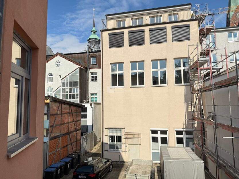 Mitten in der Stadt, fern vom Trubel: 2-Zimmer-Hofwohnung mit Balkon 2 zimmer