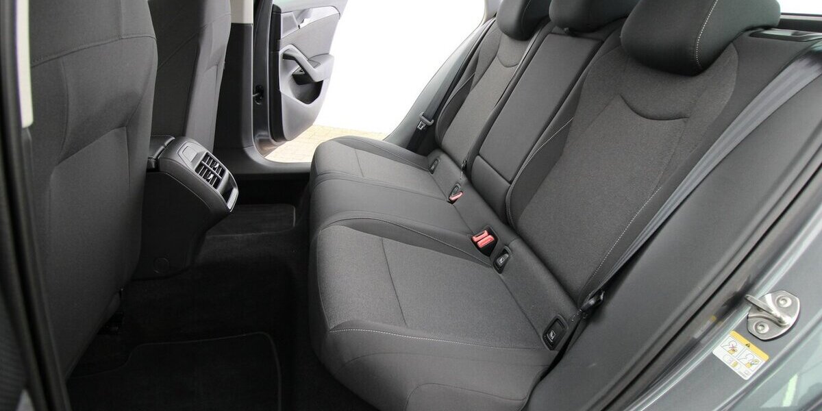 VW Passat Variant 1.5 eTSI 7-DSG LED+KAMERA+WINTER 33.281 km 26.900 &euro; Hagenow 19230