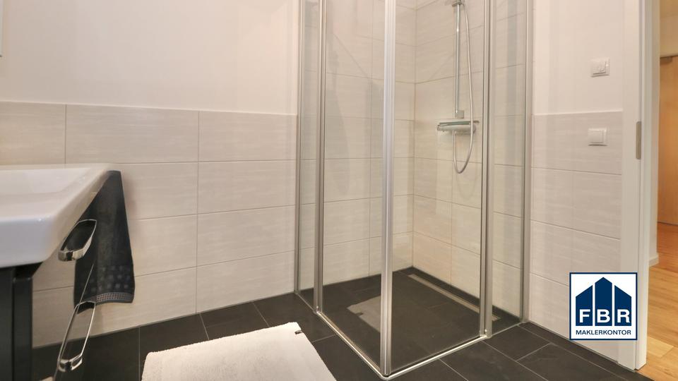 Dachgeschoßwohnung Schwerin Altstadt - 2 Zimmer, 71 m&sup2;, 880&euro; | Angebot:26449257