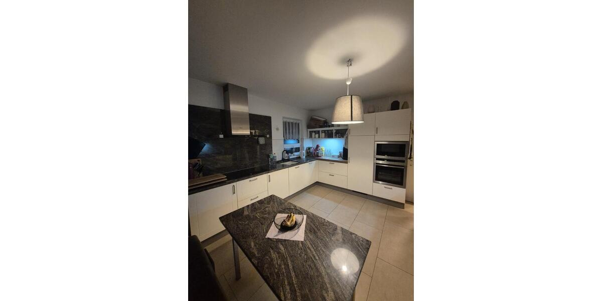 Etagenwohnung Schwerin Gartenstadt - 3 Zimmer, 100 m&sup2;, 1.100&euro; | Angebot:26532270