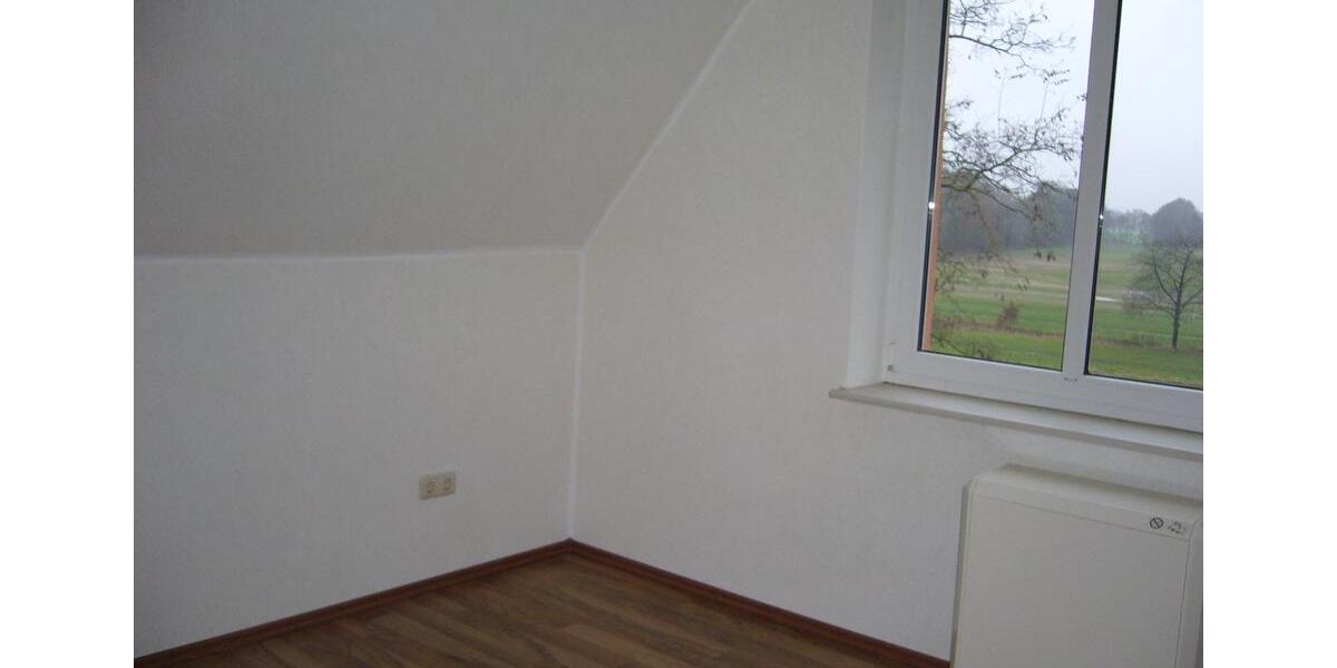 3- Raumwohnung in sonniger Lage im Grünen mit Sitzecke am Haus 3 zimmer