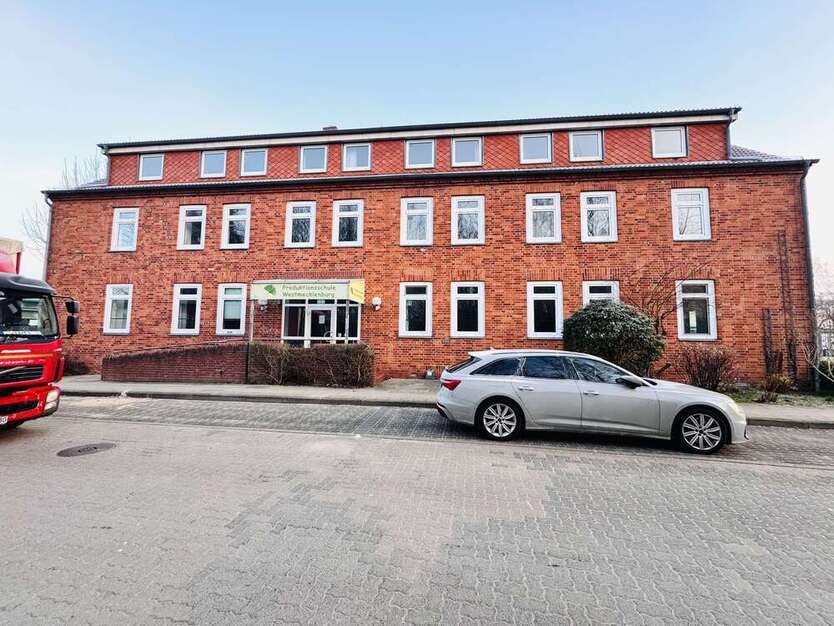 Büro in Schwerin 4.005 € 801 m²