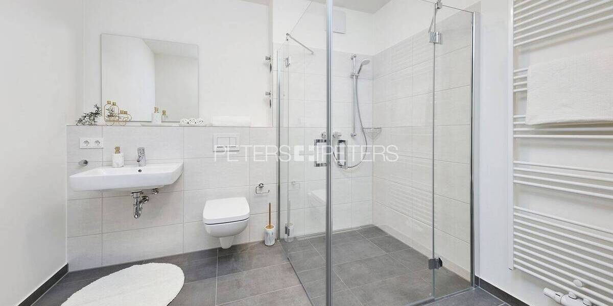 Etagenwohnung Schwerin Werdervorstadt - 4 Zimmer, 94 m&sup2;, 1.279&euro; | Angebot:26260906