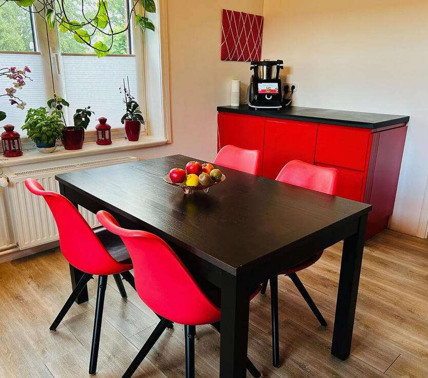 Wohnung -Doppelhaushölfte mit großem Garten und Nebengelass