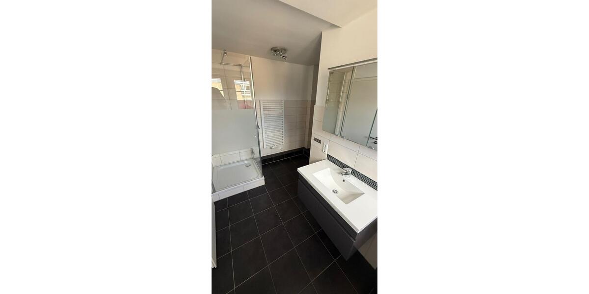 Dachgeschoßwohnung Schwerin Friedrichsthal - 4 Zimmer, 137 m&sup2;, 1.370&euro; | Angebot:25855164