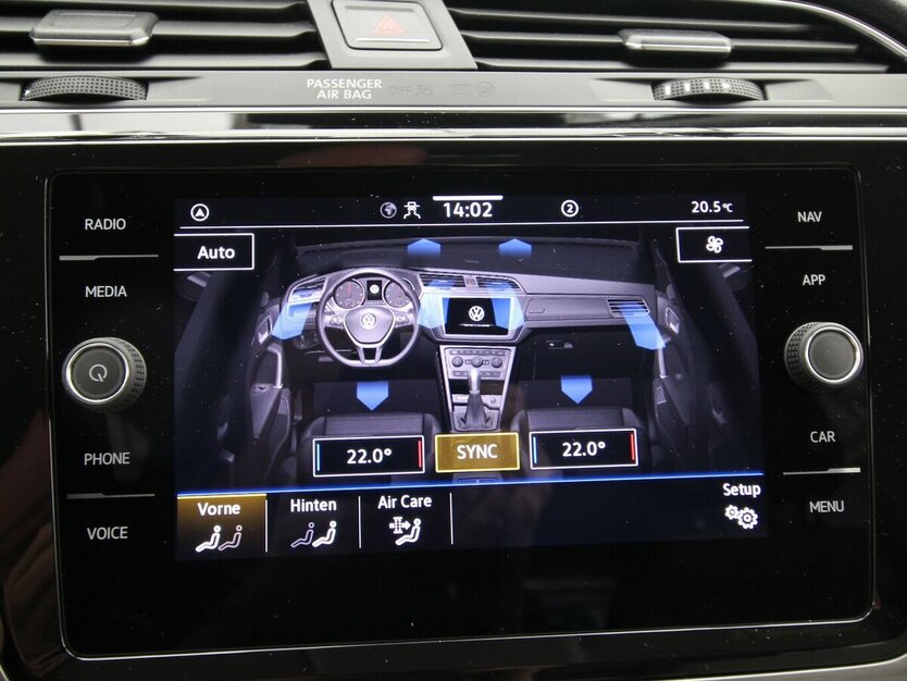 VW Touran 1.5 TSI 7-DSG Comfortline 7-SITZ+NAVI+AHK 25.069 km 32.790 € Hagenow 19230