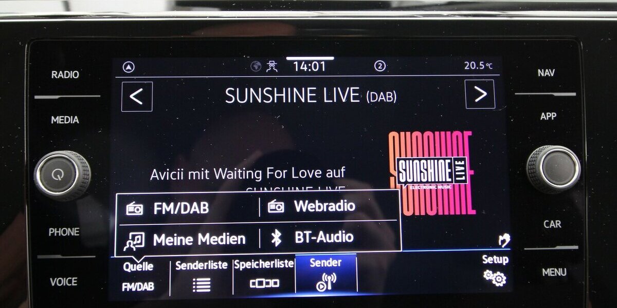 VW Touran 1.5 TSI 7-DSG Comfortline 7-SITZ+NAVI+AHK 25.069 km 32.790 &euro; Hagenow 19230