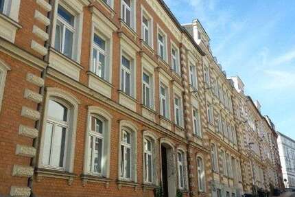 Wohnung zum Mieten in Schwerin 740 € 91.6 m² 4 zimmer