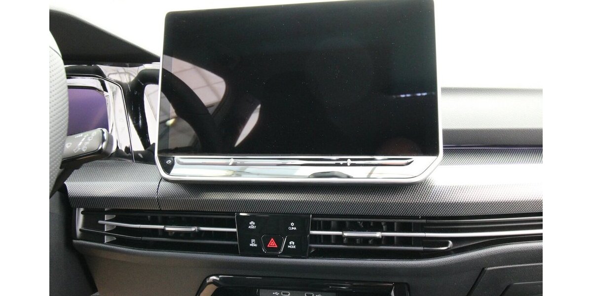 VW Golf VIII Variant 1.5 TSI R-Line LED+KAMERA+ACC 32.787 km 25.900 &euro; Hagenow 19230