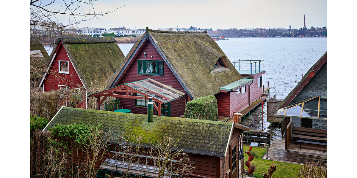 Reetgedecktes, winterfestes Bootshaus mit Bootsgarage und Motorboot am Ziegelsee sofort nutzbar - Gewerbeobjekt Schwerin Werdervorstadt | Angebot:26421371