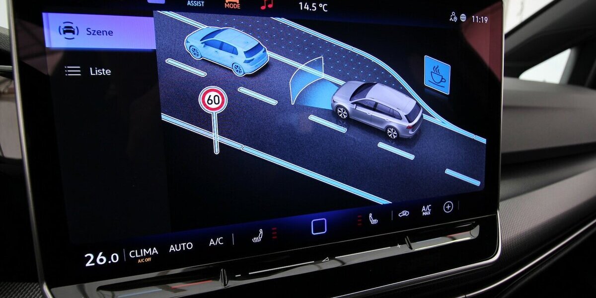 VW Golf VIII Variant 1.5 TSI R-Line LED+KAMERA+ACC 38.673 km 25.900 &euro; Hagenow 19230