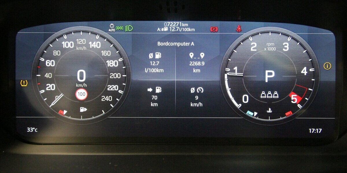Land Rover Defender D240 2.0 SE AWD LED+AHK+PANO+MEMORY+ACC 72.263 km 43.911 &euro; Hagenow 19230